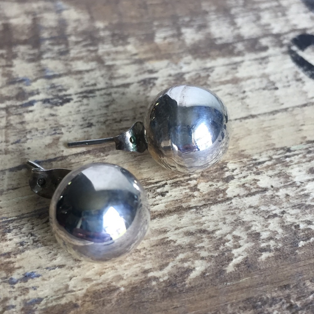 Sterling silver lg ball post stud classic earrings - Picture 2 of 7